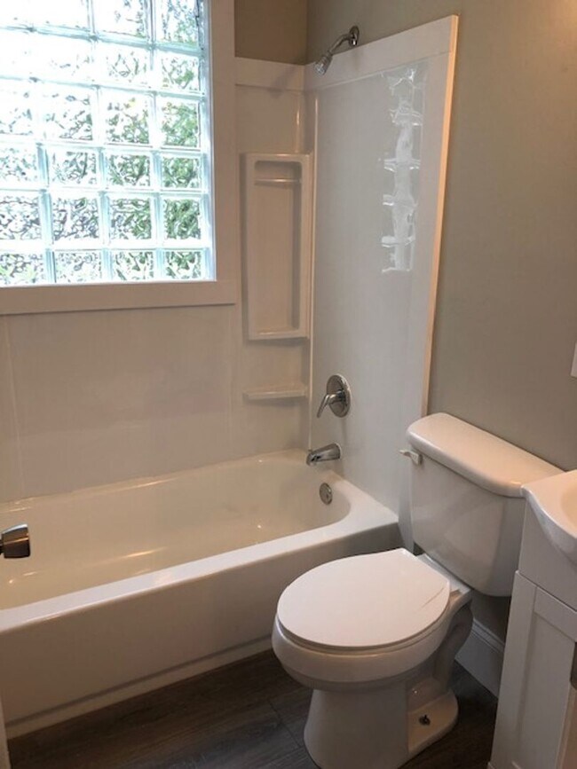 Building Photo - Forest Acres Duplex!