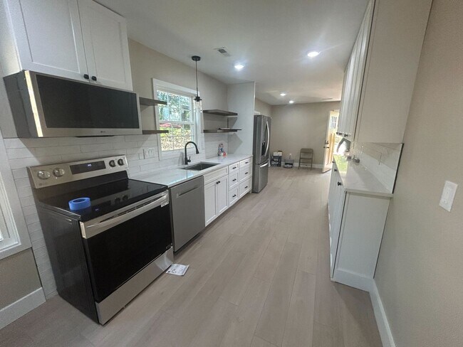 Building Photo - Beautifully Renovated 3 bedroom/3 bath**Historic Overbrook