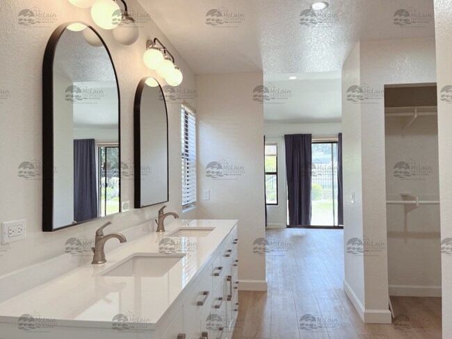 Building Photo - Shadowridge  Gorgeous 3 Bedroom Home In Desirable Neighborhood / Vista