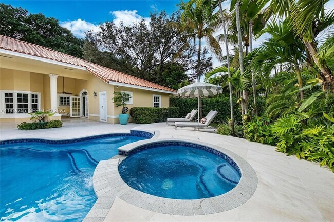 Building Photo - 1033 Almeria Ave