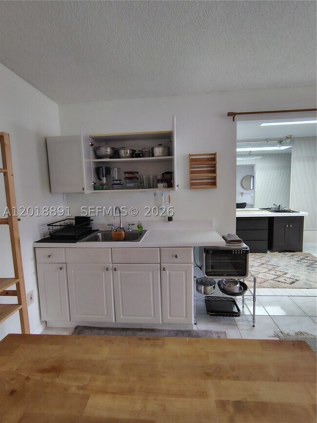 Building Photo - 1100 SW 88th Ave