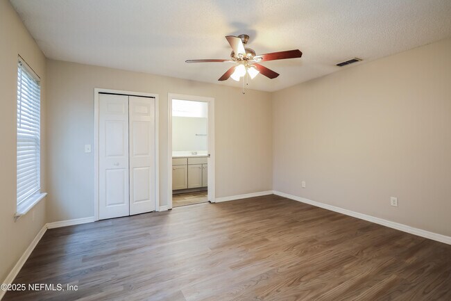 Building Photo - 7609 Dover Cliff Dr S