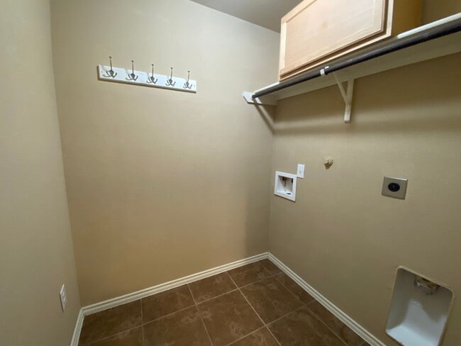 Building Photo - 27039 Trinity Bend