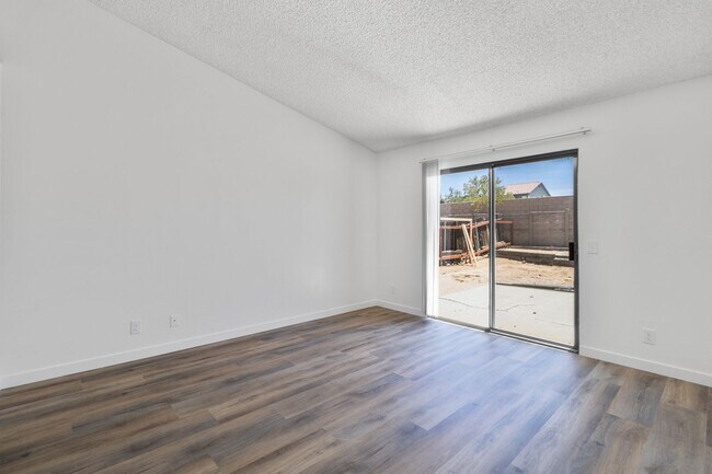 Building Photo - 14437 Birchwood Dr