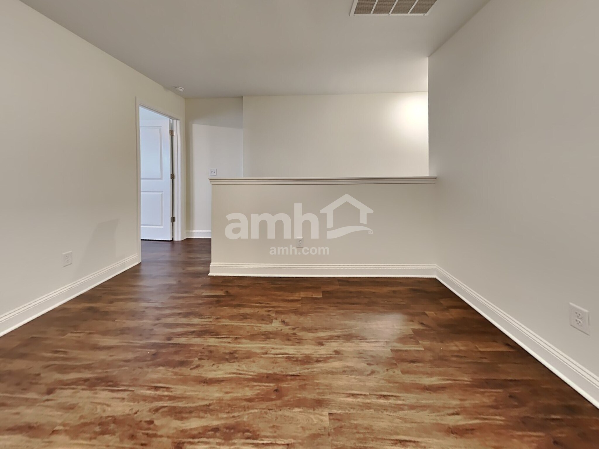 Building Photo - 302 Banyan Frst Dr