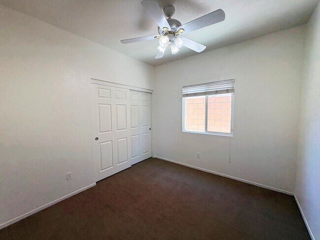 Building Photo - Spacious Home