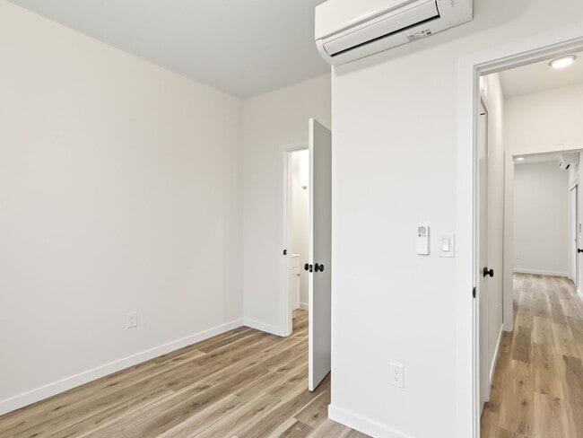 Building Photo - Vancouver Townhouses