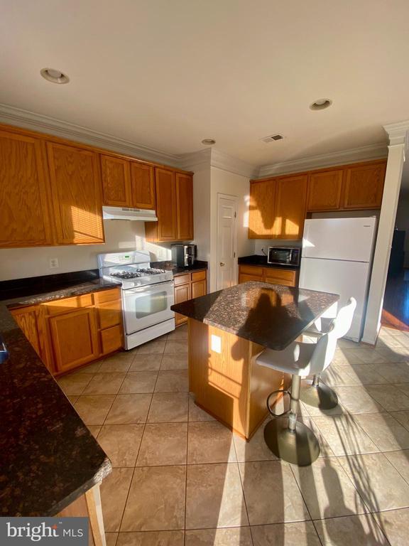 Building Photo - 108 Davidson St