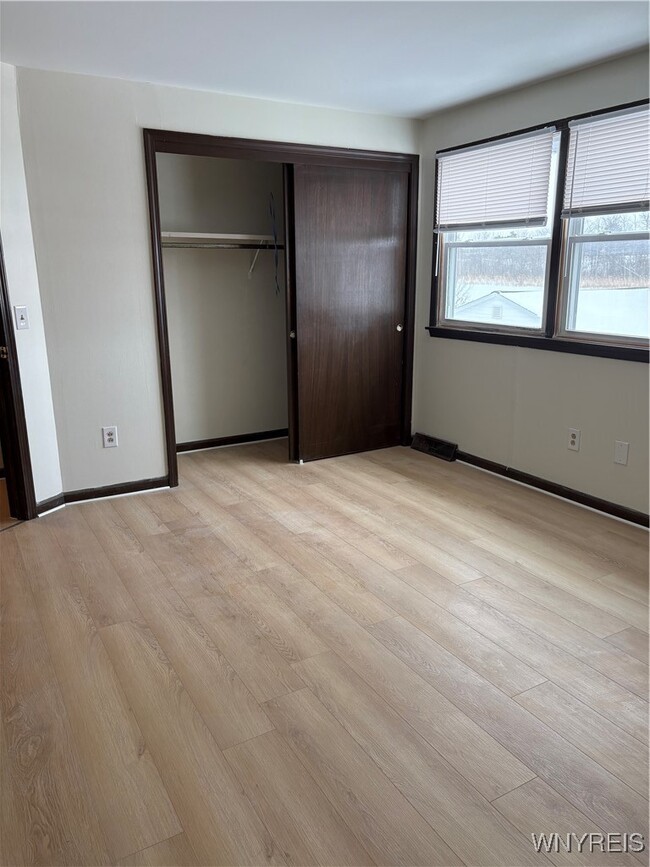 Building Photo - 431 Kaymar Dr