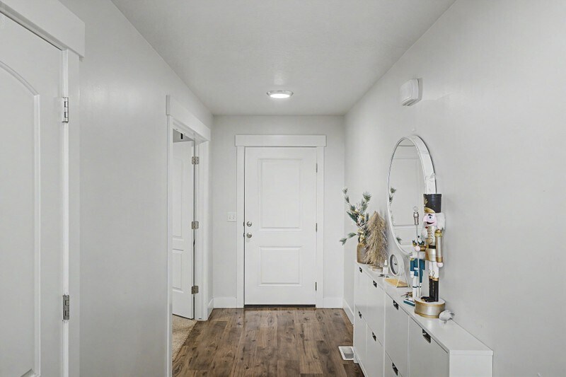 Building Photo - 1531 W Stone Gate Dr
