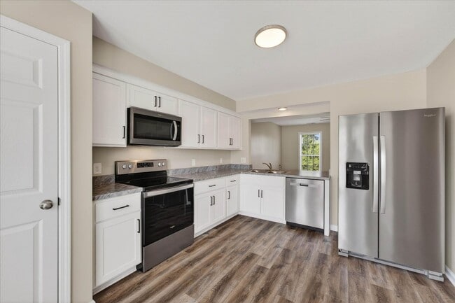 Building Photo - Pet Friendly Two Bedroom!