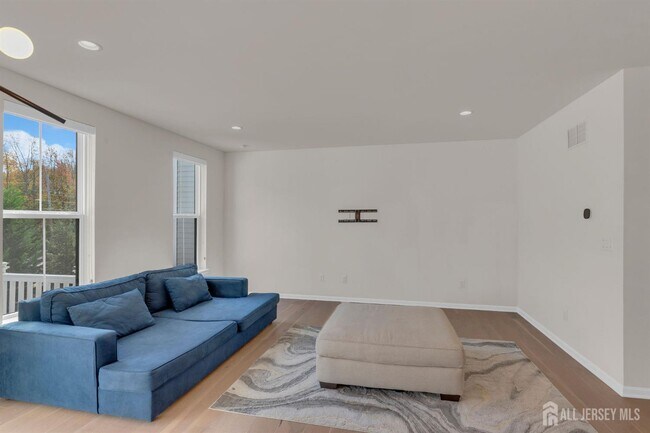 Building Photo - 29 Beachwood Dr
