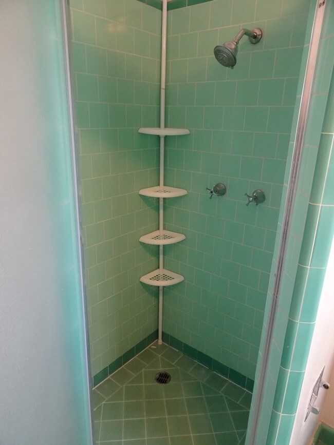 Building Photo - 2950 Land Park Dr