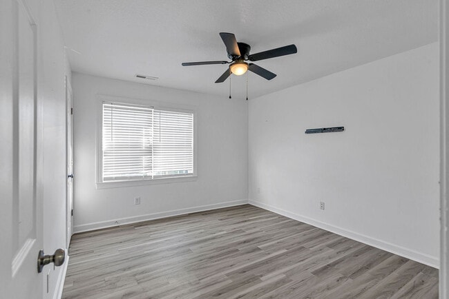 Building Photo - 900 Springwood Dr