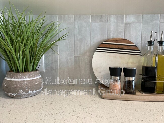 Building Photo - 1683 Midtown Pl