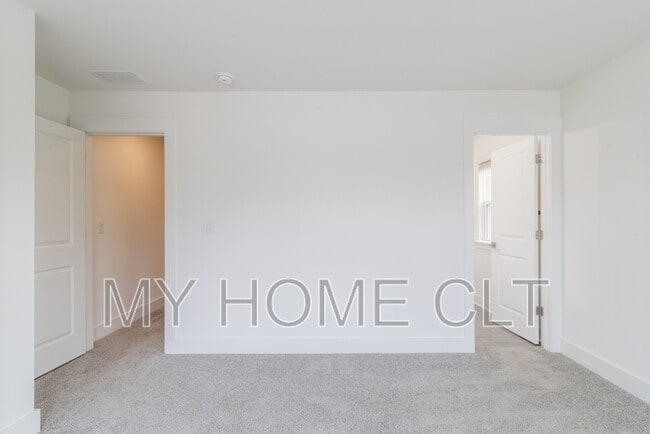 Building Photo - 2617 Dr Carver Rd