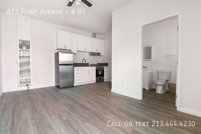 Building Photo - 823 N Flint Ave
