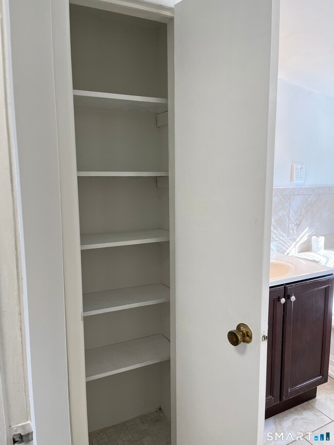 Building Photo - 657 Naugatuck Ave