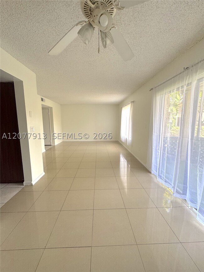 Building Photo - 3252 Coral Lake Dr