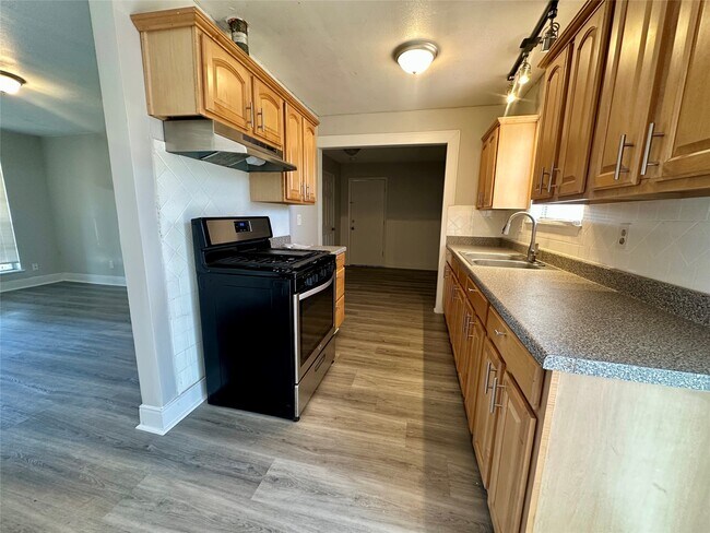 Building Photo - 9834 Denning Dr