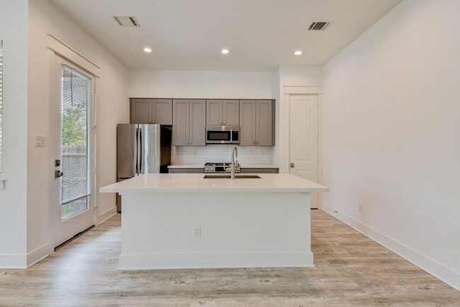 Building Photo - 2611 Judiway St