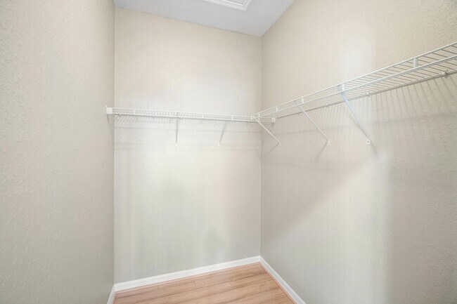 Building Photo - 10636 Ivanhoe Ln