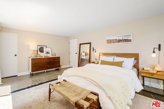 Building Photo - 19783 Valley View Dr