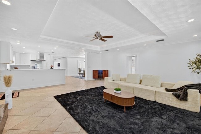 Building Photo - 516 W Davis Blvd