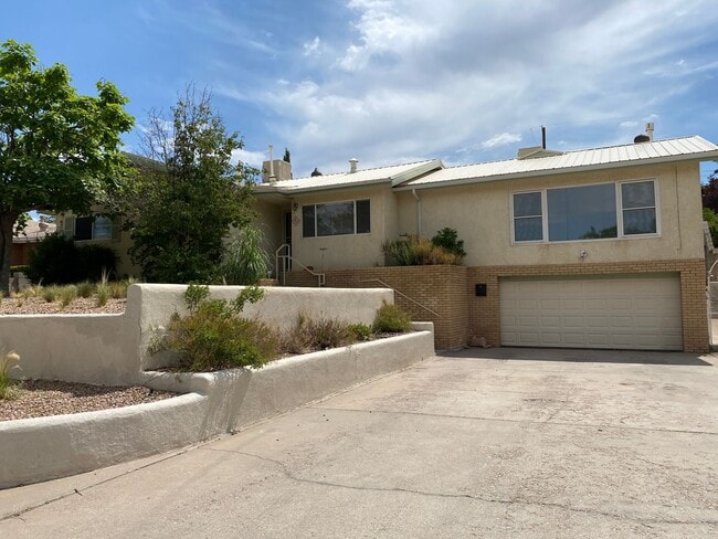 Building Photo - 1612 Princeton Dr SE
