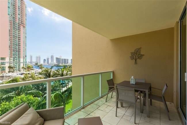 Building Photo - 2 br, 2.5 bath Condo - 3340 NE 190th St Ap...