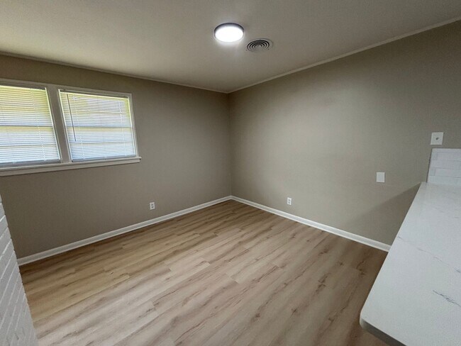 Building Photo - 2608 E Cavett Dr