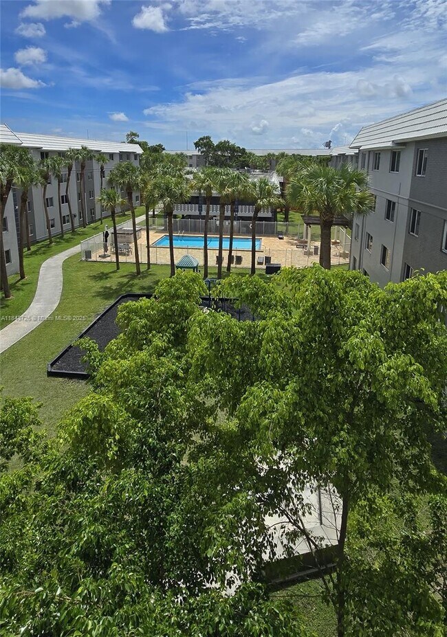 Building Photo - 10820 SW 200th Dr
