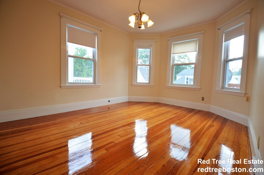 Building Photo - 39 Montfern Ave