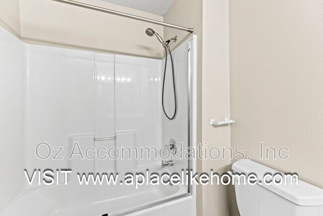 Building Photo - 2216 SW Rambling Vine Rd