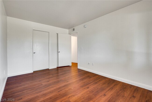 Building Photo - 7885 W Flamingo Rd