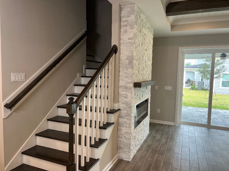 Building Photo - 32 Pinzon Pl