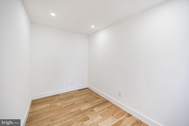 Building Photo - 2009 E Cumberland St