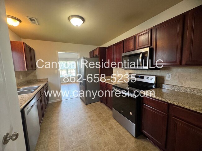 Building Photo - Charming 3-Bedroom Home in Raeford, NC