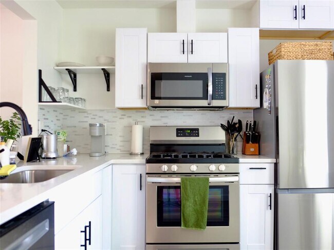 Building Photo - 1401 Marcus Pl