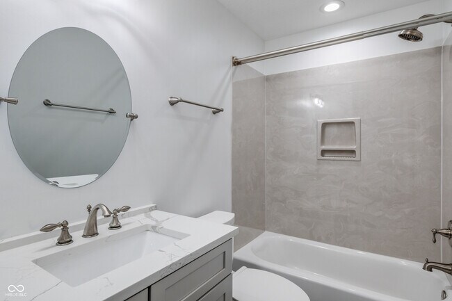 Building Photo - 2068 Broughton St