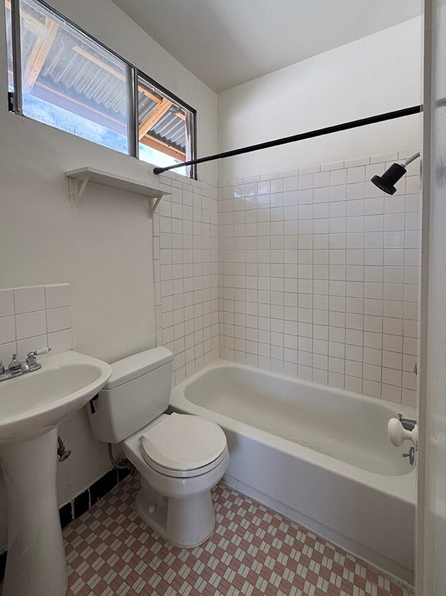 Building Photo - 1548 Cerro Gordo St