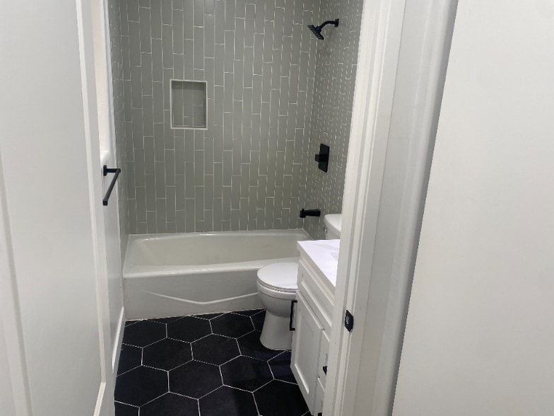 Building Photo - 213 Moonstone St