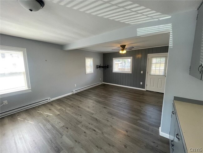 Building Photo - 44 Bridge St