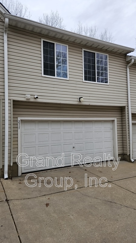 Building Photo - 277 W Treehouse Ln