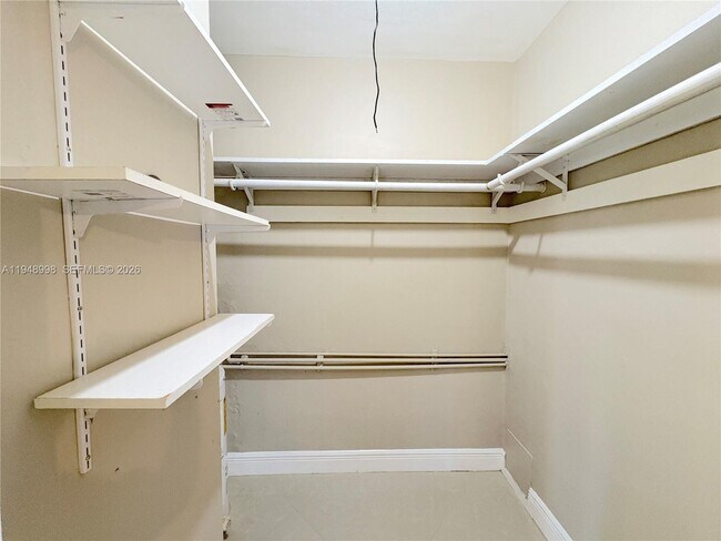 Building Photo - 2901 Middle River Dr