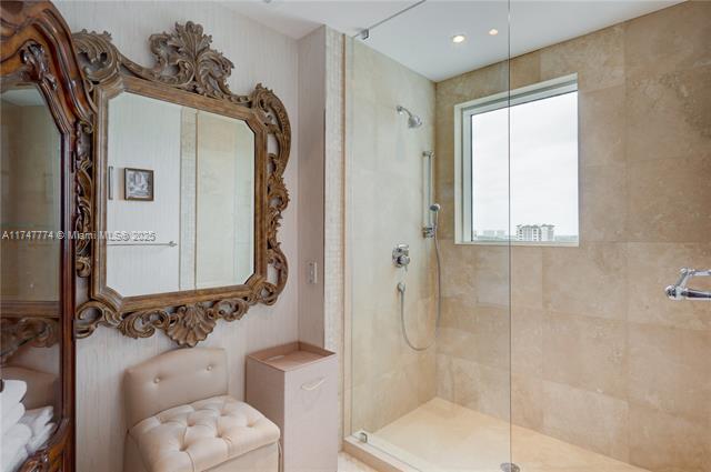 Building Photo - 16047 Collins Ave