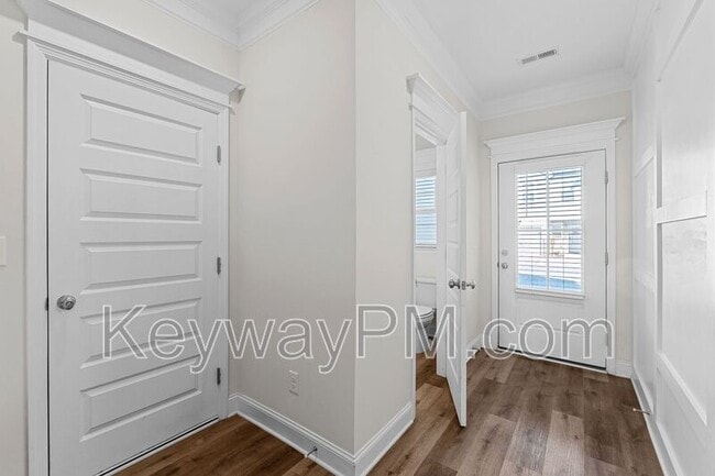 Building Photo - 331 Sumac Trail