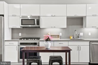 Building Photo - 1350 Maryland Ave NE