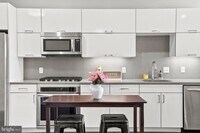 Building Photo - 1350 Maryland Ave NE