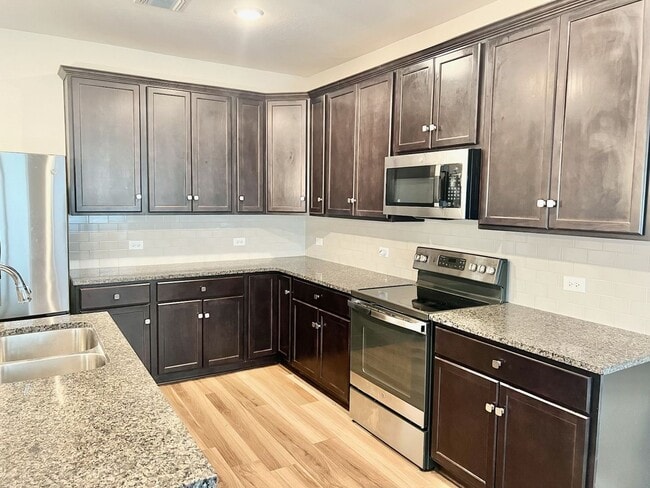 Building Photo - AVAILABLE NOW - Beautiful Temple Home